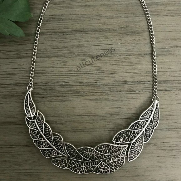Jewelry - Leaf Necklace